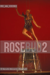 Rome, 1998. Actress Eva Robins during a rehearsal of Salome based on the Oscar Wildes tragedy and directed by Alberto Casari / Roma, 1998. Lattrice Eva Robins durante una prova di Salomè, tratto dallomonima tragedia di Oscar Wilde, con la regia di Alberto Casari - ©Marcello Mencarini/Rosebud2