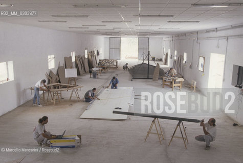 Center for drug addiction rehabilitation Comunità Saman in Latina, Boatyard Toxic Boats, 1994 / La Comunità Saman di Latina per la riabilitazione dei tossicodipendenti, Il cantiere navale Toxic Boats, 1994 - ©Marcello Mencarini/Rosebud2