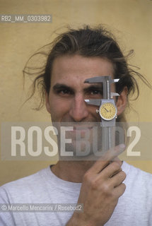 Stefano Falcon, director of the boatyard in the center for drug addiction rehabilitation Comunità Saman in Latina, 1994 / Stefano Falcon, responsabile del cantiere navale della Comunità Saman di Latina per la riabilitazione dei tossicodipendenti, 1994 - ©Marcello Mencarini/Rosebud2