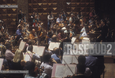 Rome, Pius XII Auditorium at Via della Conciliazione, concert hall of the Santa Cecilia Academy Orchestra, 1995. Santa Cecilia Academy orchestra conducted by Daniele Gatti / Roma, Auditorium Pio XII in Via della Conciliazione, sede dei concerti dellAccademia di Santa Cecilia, 1995. LOrchestra di Santa Cecilia diretta da Daniele Gatti - ©Marcello Mencarini/Rosebud2