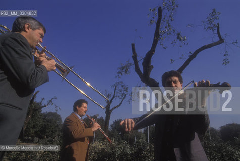 Santa Cecilia Academy Orchestra in the construction site of new Auditorium Parco della Musica in Rome (1995) / LOrchestra Nazionale di Santa Cecilia nel cantiere del nuovo Auditorium Parco della Musica di Roma (1995) - ©Marcello Mencarini/Rosebud2