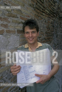 Venice Music Biennale 1995. Composer Marco Stroppa, researcher and teacher at IRCAM in Paris, at Biennale to present his work Comoedia Harmonica for actress, bass, tam-tam and electronics, performed in collaboration with the Center for music research, production and teaching Tempo Reale, founded by Luciano Berio in Florence / Biennale Musica di Venezia 1995. Il compositore Marco Stroppa, ricercatore e insegnante allIRCAM di Parigi, alla Biennale per presentare la sua opera Comoedia Harmonica per attrice, contrabbasso, tam tam e elettronica, eseguita in collaborazione col Centro di ricerca, produzione e didattica musicale Tempo Reale, fondato a Firenze da Luciano Berio - ©Marcello Mencarini/Rosebud2