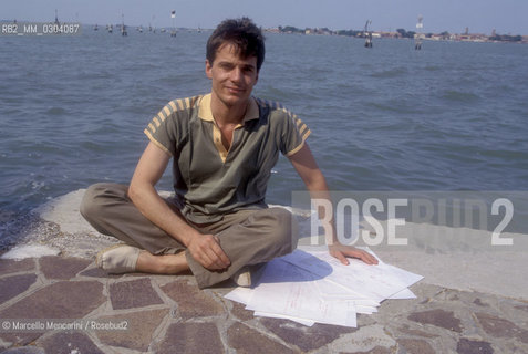 Venice Music Biennale 1995. Composer Marco Stroppa, researcher and teacher at IRCAM in Paris, at Biennale to present his work Comoedia Harmonica for actress, bass, tam-tam and electronics, performed in collaboration with the Center for music research, production and teaching Tempo Reale, founded by Luciano Berio in Florence / Biennale Musica di Venezia 1995. Il compositore Marco Stroppa, ricercatore e insegnante allIRCAM di Parigi, alla Biennale per presentare la sua opera Comoedia Harmonica per attrice, contrabbasso, tam tam e elettronica, eseguita in collaborazione col Centro di ricerca, produzione e didattica musicale Tempo Reale, fondato a Firenze da Luciano Berio - ©Marcello Mencarini/Rosebud2