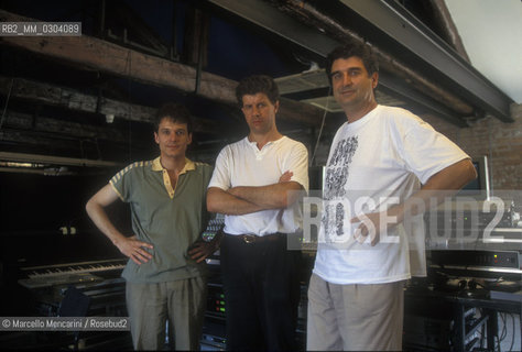 Venice Music Biennale 1995. Composers Marco Stroppa and Nicola Bernardini with sound engineer Alvise Vidolin. They are at Biennale to perform Stroppas work Comoedia Harmonica for actress, bass, tam-tam and electronics, in collaboration with Center for music research, production and teaching Tempo Reale, founded by Luciano Berio in Florence / Biennale Musica di Venezia 1995. I compositori Marco Stroppa e Nicola Bernardini con lingegnere del suono Alvise Vidolin. Sono alla Biennale per eseguire lopera di Stroppa Comoedia Harmonica per attrice, contrabbasso, tam tam e elettronica, in collaborazione col Centro di ricerca, produzione e didattica musicale Tempo Reale, fondato a Firenze da Luciano Berio - ©Marcello Mencarini/Rosebud2