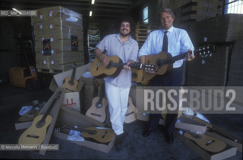 Havana, July 1999. Collection of musical instruments for Cuba promoted by Italian conductor Claudio Abbado / LAvana, luglio 1999. Raccolta di strumenti musicali per Cuba promossa dal direttore dorchestra Claudio Abbado - ©Marcello Mencarini/Rosebud2