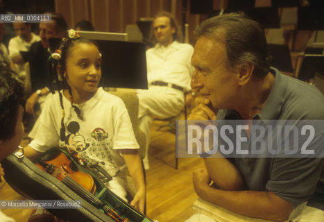 Havana, July 1999. Collection of musical instruments for Cuba promoted by Italian conductor Claudio Abbado. Claudio Abbado during an audition of young Cuban musicians / LAvana, luglio 1999. Raccolta di strumenti musicali per Cuba promossa dal direttore dorchestra Claudio Abbado. Claudio Abbado durante unaudizione di giovani musicisti cubani - ©Marcello Mencarini/Rosebud2