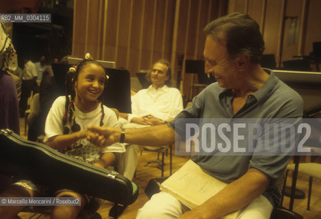 Havana, July 1999. Collection of musical instruments for Cuba promoted by Italian conductor Claudio Abbado. Claudio Abbado during an audition of young Cuban musicians / LAvana, luglio 1999. Raccolta di strumenti musicali per Cuba promossa dal direttore dorchestra Claudio Abbado. Claudio Abbado durante unaudizione di giovani musicisti cubani - ©Marcello Mencarini/Rosebud2