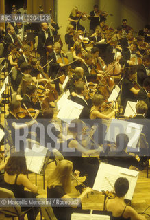 Havana (Cuba), Amedeo Roldan Theater, July 1999. The Gustav Mahler Jugendorchester directed by Claudio Abbado performing the concert on occasion of the musical instruments collection for Cuba promoted by him / LAvana (Cuba), Teatro Amedeo Roldan, luglio 1999. La Gustav Mahler Jugendorchester diretta da Claudio Abbado durante il concerto in occasione della raccolta di strumenti musicali per Cuba da lui promossa - ©Marcello Mencarini/Rosebud2
