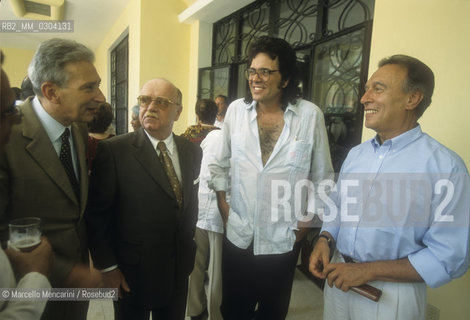 Havana (Cuba), July 1999. Italian conductor Claudio Abbado (last from the left), Cuban Minister of Culture Abel Prieto (third from the left) and others, during the presentation of the musical instruments collection for Cuba promoted by maestro Abbado / LHavana (Cuba), luglio 1999. Il direttore dorchestra Claudio Abbado (ultimo da sinistra), il ministro della cultura cubano Abel Prieto (terzo da sinistra) e altri, durante la presentazione della raccolta di strumenti musicali per Cuba promossa dal maestro Abbado - ©Marcello Mencarini/Rosebud2