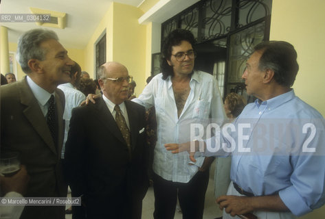 Havana (Cuba), July 1999. Italian conductor Claudio Abbado (last from the left), Cuban Minister of Culture Abel Prieto (third from the left) and others, during the presentation of the musical instruments collection for Cuba promoted by maestro Abbado / LHavana (Cuba), luglio 1999. Il direttore dorchestra Claudio Abbado (ultimo da sinistra), il ministro della cultura cubano Abel Prieto (terzo da sinistra) e altri, durante la presentazione della raccolta di strumenti musicali per Cuba promossa dal maestro Abbado - ©Marcello Mencarini/Rosebud2