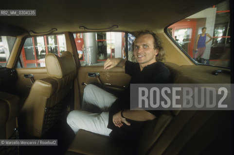 Havana (Cuba), July 1999. German conductor Stefan Anton Reck in a car in Havana on occasion of the musical instruments collection for Cuba promoted by conductor Claudio Abbado / LHavana (Cuba), luglio 1999. Il direttore dorchestra Stefan Anton Reck in unautomobile a LAvana in occasione della raccolta di strumenti musicali per Cuba promossa dal direttore dorchestra Claudio Abbado - ©Marcello Mencarini/Rosebud2