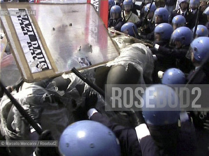 Genoa, May 25, 2000. Police intervention during the protest against genetic manipulation, on occasion of Tebio, To Inquire is Natural the first exhibition-market of Genetically Modified Organisms (GMO) / Genova, 25 maggio 2000. Intervento della polizia durante la manifestazione di protesta contro le manipolazioni genetiche, in occasione di Tebio Informarsi è naturale, la prima Mostra-Mercato degli Organismi Geneticamente Modificati (OGM) - ©Marcello Mencarini/Rosebud2