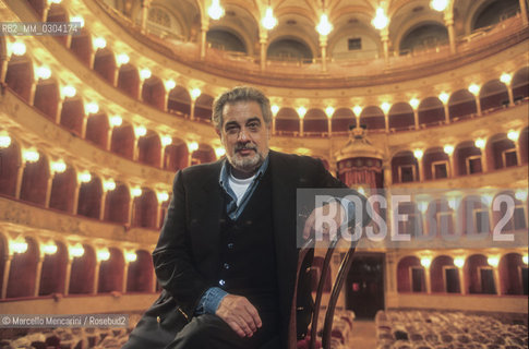 Rome Opera House, January 8, 2000. Spanish tenor and conductor Placido Domingo poses during a rehearsal of Tosca conducted by himself and performed on occasion of its centenary in the same theater of its debut (directed by Franco Zeffirelli, conducted by Placido Domingo, starring Ines Salazar and Luciano Pavarotti) / Teatro dellOpera di Roma, 8 gennaio 2000. Il tenore e direttore dorchestra Placido Domingo posa durante le prove di Tosca, diretta da lui stesso in occasione dei cento anni dal debutto di questopera (regia: Franco Zeffirelli, direttore dorchestra: Placido Domingo, protagonisti: Ines Salazar e Luciano Pavarotti) - ©Marcello Mencarini/Rosebud2