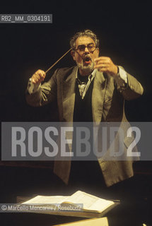 Rome Opera House, January 12, 2000. Spanish tenor and conductor Placido Domingo conducting an orchestra rehearsal of Tosca performed on occasion of its centenary in the same theater of its debut (directed by Franco Zeffirelli, conducted by Placido Domingo, starring Ines Salazar and Luciano Pavarotti) / Teatro dellOpera di Roma, 12 gennaio 2000. Il tenore e direttore dorchestra Placido Domingo mentre dirige una prova di Tosca, eseguita nello stesso teatro del debutto  dopo cento anni (regia: Franco Zeffirelli, direttore dorchestra: Placido Domingo, protagonisti: Ines Salazar e Luciano Pavarotti) - ©Marcello Mencarini/Rosebud2