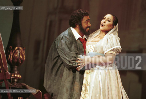 Rome Opera House, January 12, 2000. Tenor Luciano Pavarotti and soprano ines Salazar in Tosca by Giacomo Puccini, performed on occasion of its centenary in the same theater of its debut (directed by Franco Zeffirelli, conducted by Placido Domingo, starring Ines Salazar and Luciano Pavarotti) / Roma, Teatro dellOpera, 12 gennaio 2000. Il tenore Luciano Pavarotti e il soprano Ines Salazar in Tosca di Giacomo Puccini, rappresentata cento anni dopo nello stesso teatro del suo debutto (regia: Franco Zeffirelli, direttore dorchestra: Placido Domingo, protagonisti: Ines Salazar e Luciano Pavarotti) - ©Marcello Mencarini/Rosebud2