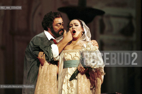 Rome Opera House, January 12, 2000. Tenor Luciano Pavarotti and soprano ines Salazar in Tosca by Giacomo Puccini, performed on occasion of its centenary in the same theater of its debut (directed by Franco Zeffirelli, conducted by Placido Domingo, starring Ines Salazar and Luciano Pavarotti) / Roma, Teatro dellOpera, 12 gennaio 2000. Il tenore Luciano Pavarotti e il soprano Ines Salazar in Tosca di Giacomo Puccini, rappresentata cento anni dopo nello stesso teatro del suo debutto (regia: Franco Zeffirelli, direttore dorchestra: Placido Domingo, protagonisti: Ines Salazar e Luciano Pavarotti) - ©Marcello Mencarini/Rosebud2