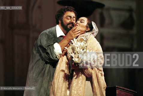 Rome Opera House, January 12, 2000. Tenor Luciano Pavarotti and soprano ines Salazar in Tosca by Giacomo Puccini, performed on occasion of its centenary in the same theater of its debut (directed by Franco Zeffirelli, conducted by Placido Domingo, starring Ines Salazar and Luciano Pavarotti) / Roma, Teatro dellOpera, 12 gennaio 2000. Il tenore Luciano Pavarotti e il soprano Ines Salazar in Tosca di Giacomo Puccini, rappresentata cento anni dopo nello stesso teatro del suo debutto (regia: Franco Zeffirelli, direttore dorchestra: Placido Domingo, protagonisti: Ines Salazar e Luciano Pavarotti) - ©Marcello Mencarini/Rosebud2