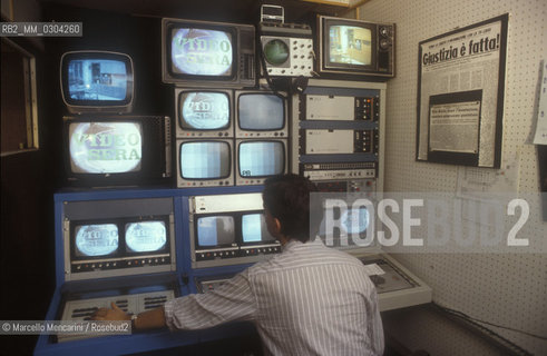 Biella, about 1980. Control room in the studio of Telebiella, the first private tv station in Italy to break the monopoly of RAI Italian public television / Biella 1980 circa. Cabina di regia nello studio diTelebiella, la prima televisione privata in Italia a rompere il monopolio della RAI - ©Marcello Mencarini/Rosebud2