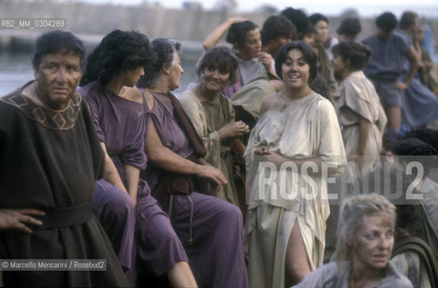 Rome, Cinecittà Studios, 1984. Background actors on the set of the TV movie The Last Days of Pompeii directed by Peter Hunt / Roma, Studi di Cinecittà, 1984. Comparse sul set del film per la TV  Gli ultini giorni di Pompei diretto da Peter Hunt - ©Marcello Mencarini/Rosebud2