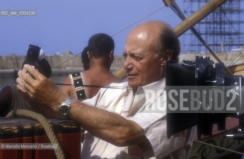 Rome, Cinecittà Studios, 1984. Director of photography Jack Cardiff during the shooting of the TV movie The Last Days of Pompeii, directed by Peter Hunt / Roma, Studi di Cinecittà, 1984. Il direttore della fotografia Jack Cardiff sul set del film per la TV Gli ultimi giorni di Pompei, diretto da Peter Hunt - ©Marcello Mencarini/Rosebud2