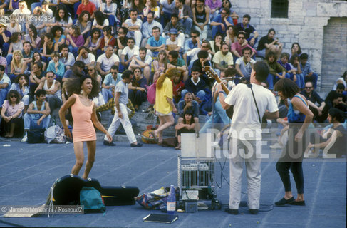 Perugia, Umbria Jazz about 1985. Street artists / Perugia, Umbria Jazz 1985 circa. Artisti di strada - ©Marcello Mencarini/Rosebud2