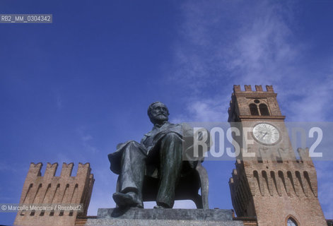 Busseto (Parma). Rocca and monument to composer Giuseppe Verdi, who was born here on October 10, 1813 / Busseto (Parma). Rocca e monumento al compositore Giuseppe Verdi, che qui nacque il 10 ottobre 1813 - ©Marcello Mencarini/Rosebud2