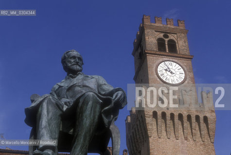 Busseto (Parma). Rocca and monument to composer Giuseppe Verdi, who was born here on October 10, 1813 / Busseto (Parma). Rocca e monumento al compositore Giuseppe Verdi, che qui nacque il 10 ottobre 1813 - ©Marcello Mencarini/Rosebud2
