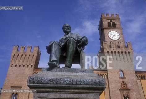 Busseto (Parma). Rocca and monument to composer Giuseppe Verdi, who was born here on October 10, 1813 / Busseto (Parma). Rocca e monumento al compositore Giuseppe Verdi, che qui nacque il 10 ottobre 1813 - ©Marcello Mencarini/Rosebud2