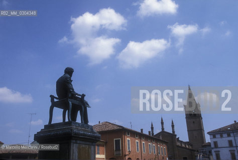 Busseto (Parma). Rocca and monument to composer Giuseppe Verdi, who was born here on October 10, 1813 / Busseto (Parma). Rocca e monumento al compositore Giuseppe Verdi, che qui nacque il 10 ottobre 1813 - ©Marcello Mencarini/Rosebud2
