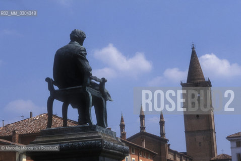 Busseto (Parma). Rocca and monument to composer Giuseppe Verdi, who was born here on October 10, 1813 / Busseto (Parma). Rocca e monumento al compositore Giuseppe Verdi, che qui nacque il 10 ottobre 1813 - ©Marcello Mencarini/Rosebud2