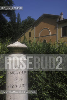 Grave of the dog Lulù in Villa Verdi at SantAgata in Villanova dArda (Piacenza). Here composer Giuseppe Verdi spent long stays with his second wife, soprano Giuseppina Strepponi, and also wrote some of his most mature and successful operas. At his death it has been transformed into a museum still be visited today / Tomba del cane Lulù nella Villa Verdi a SantAgata di Villanova dArda (Piacenza). Qui il compositore Giuseppe Verdi trascorse lunghi soggiorni con la seconda moglie, il soprano Giuseppina Strepponi, e compose anche alcune delle opere più mature e riuscite. Alla sua morte è stata trasformata in museo ancora oggi visitabile - ©Marcello Mencarini/Rosebud2