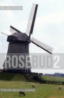 SCHERMER (Netherlands). Windmills / SCHERMER (Olanda), Mulini a vento - ©Marcello Mencarini/Rosebud2