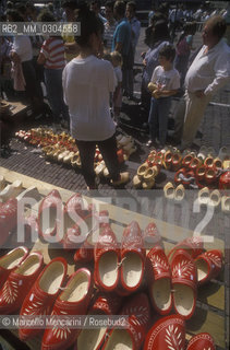 ALKMAAR (Netherlands), Dutch clogs / ALKMAAR (Olanda), zoccoli olandesi - ©Marcello Mencarini/Rosebud2