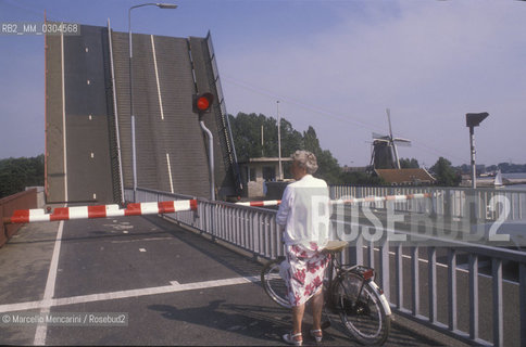 EDAM (Netherlands), mobile bridge / EDAM (Olanda), ponte mobile - ©Marcello Mencarini/Rosebud2