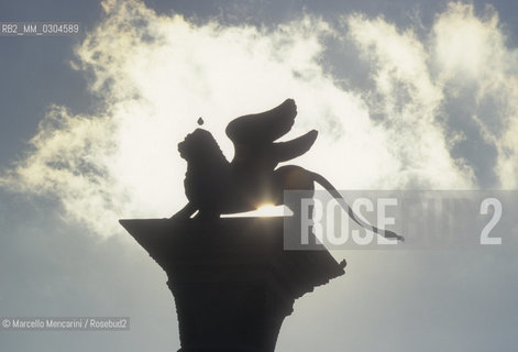 Venice, 1998. Top of the St. Marks Column on Piazzetta San Marco  / Venezia, 1998. Sommità della colonna di San Marco in piazzetta San Marco - ©Marcello Mencarini/Rosebud2