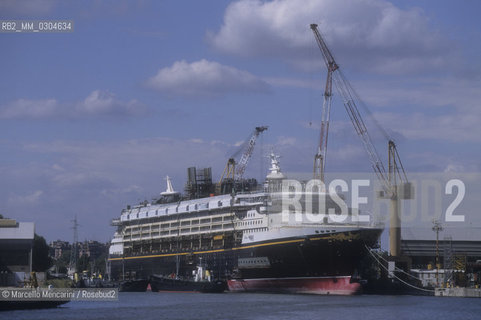 Venice, 1998. Fincantieri shipyards in Marghera / Venezia 1998. Cantieri navali della Fincantieri a Marghera - ©Marcello Mencarini/Rosebud2