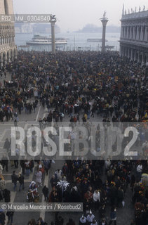 Venice Carnival 1998. A crowd in St. Marks Square / Carnevale di Venezia 1998. Folla in piazza San Marco - ©Marcello Mencarini/Rosebud2