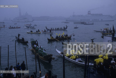 Venice Carnival 1998. Boats decorated for Carnival in Castello district / Carnevale di Venezia 1998. Barche decorate per il Carnevale del sestiere di Castello - ©Marcello Mencarini/Rosebud2