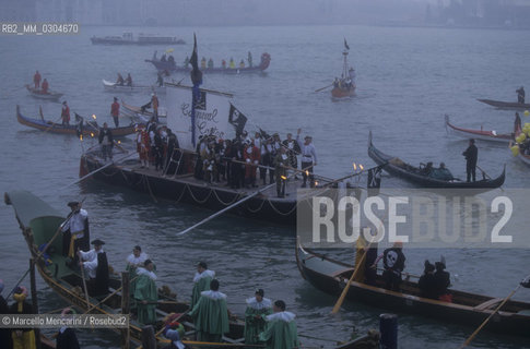 Venice Carnival 1998. Boats decorated for Carnival in Castello district / Carnevale di Venezia 1998. Barche decorate per il Carnevale del sestiere di Castello - ©Marcello Mencarini/Rosebud2