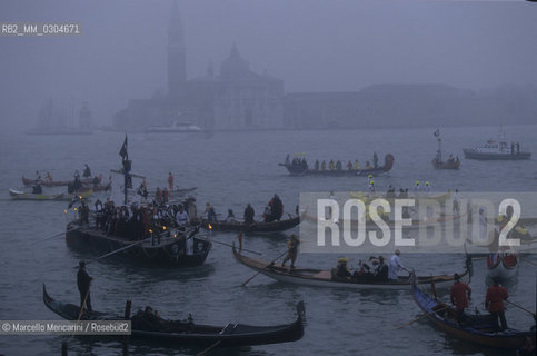 Venice Carnival 1998. Boats decorated for Carnival in Castello district / Carnevale di Venezia 1998. Barche decorate per il Carnevale del sestiere di Castello - ©Marcello Mencarini/Rosebud2