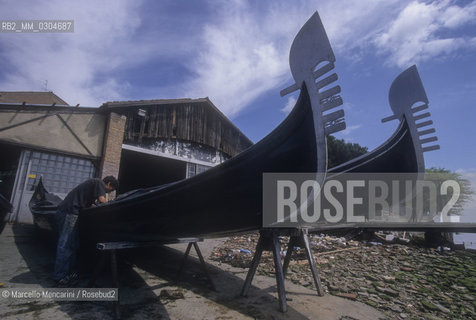 Venice 1998. Squero (gondola yard) / Venezia 1998. Squero (cantiere dove si costruiscono le gondole) - ©Marcello Mencarini/Rosebud2