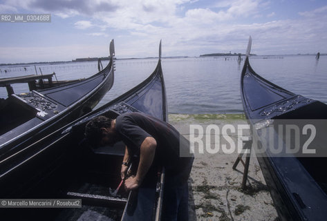 Venice 1998. Squero (gondola yard) / Venezia 1998. Squero (cantiere dove si costruiscono le gondole) - ©Marcello Mencarini/Rosebud2