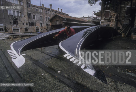Venice 1998. Squero (gondola yard) / Venezia 1998. Squero (cantiere dove si costruiscono le gondole) - ©Marcello Mencarini/Rosebud2