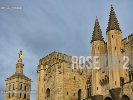 Papal Palace (Palais de Papes) and bell tower of the Avignon Cathedral (Cathédrale Notre-Dame des Doms dAvignon), France / Palazzo dei Papi (Palais de Papes) e campanile della Cattedrale di Avignone (Cathédrale Notre-Dame des Doms dAvignon), Francia - ©Marcello Mencarini/Rosebud2