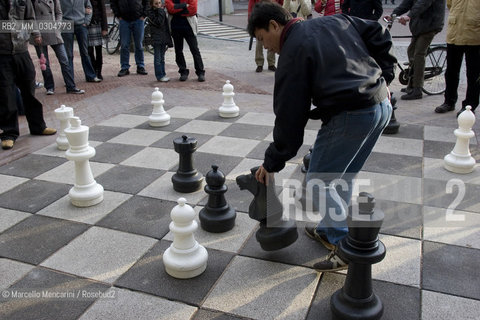 Amsterdam, giant chessboard at Max Euweplein / Amsterdam, scacchiera  - ©Marcello Mencarini/Rosebud2