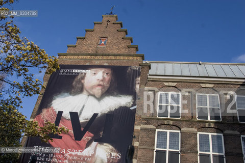 Amsterdam, Rijksmuseum. On the facade, a large panel with Frans Banning Cocq in the painting The Night Watch by Rembrandt / Amsterdam, Rijksmuseum. Sulla facciata, un grande pannello con Frans Banning Cocq nel dipinto La ronda di notte di Rembrandt - ©Marcello Mencarini/Rosebud2