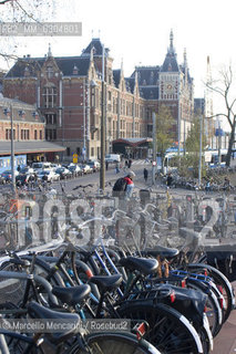 Amsterdam, bicycle parking near the train station / Amsterdam, parcheggio di biciclette vicino alla stazione ferroviaria - ©Marcello Mencarini/Rosebud2