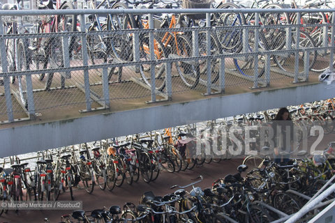 Amsterdam, bicycle parking near the train station / Amsterdam, parcheggio di biciclette vicino alla stazione ferroviaria - ©Marcello Mencarini/Rosebud2