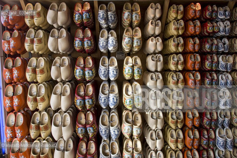 Amsterdam. Typical Dutch wooden clogs / Amsterdam. Zoccoli tradizionali olandesi - ©Marcello Mencarini/Rosebud2
