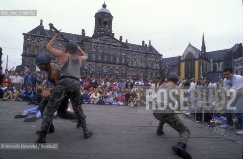 AMSTERDAM, Dam Square, Show in front of the Royal Palace / AMSTERDAM, piazza Dam, spettacolo davanti al Palazzo reale - ©Marcello Mencarini/Rosebud2